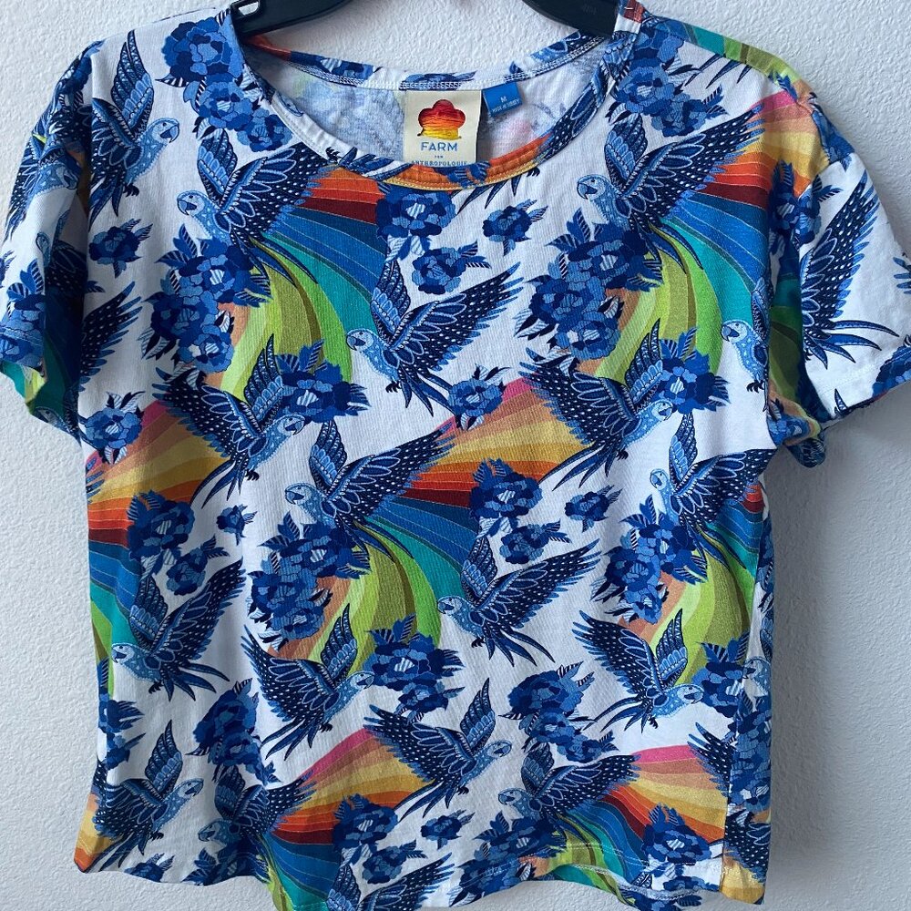 FARM for Anthropologie Women Short Sleeve Rainbow Blue Parrot Print T-Shirt M